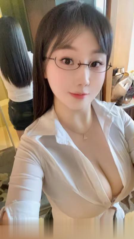 制服巨乳梓潼-2.jpg